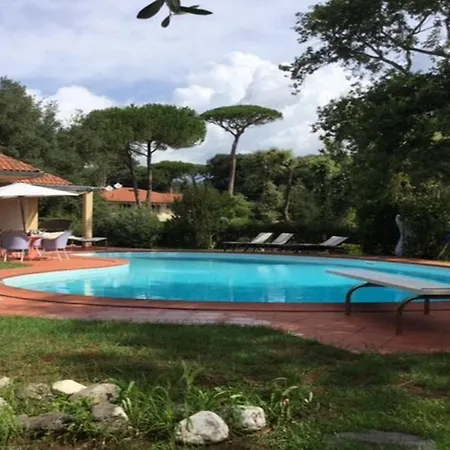 Piero With Pool * Marina di Pietrasanta